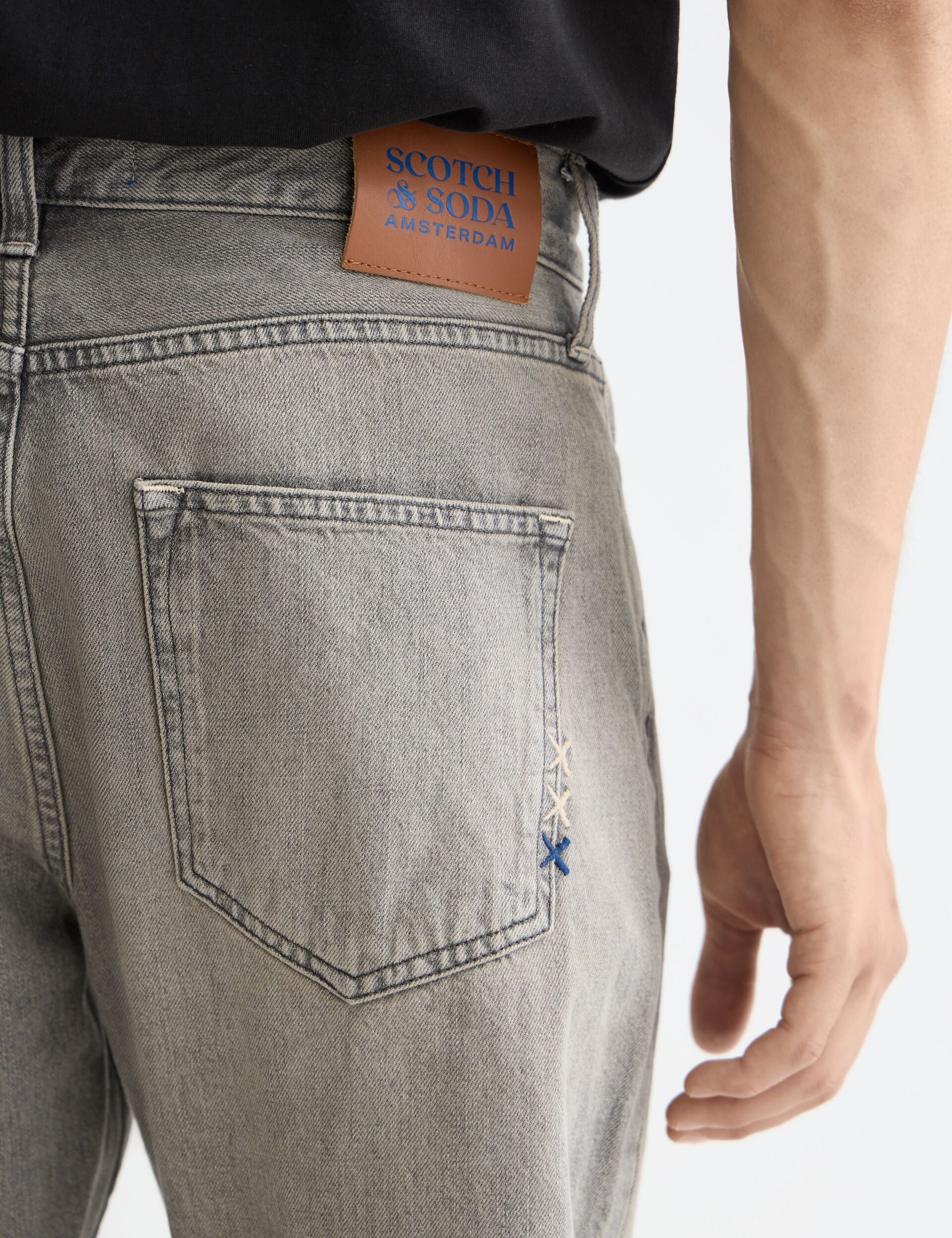 CORE Dean loose tapered jeans — Grey Road - Image 4